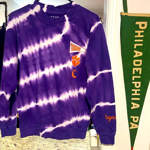 College Tops - Women's Small Purple Clemson University Tigers Tie Dyed Crewneck Sweatshirt